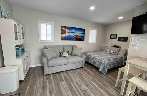 Anchor Bay Harbor Apartamento | Cozy Canal Tiny Home | Sleeps 4 | Boat Parking