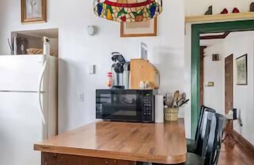 York Casa | Cozy Cape Cod Bungalow|King|Queen|WD|Full Kitchen|Wifi|Desk