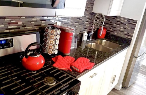 East Price Hill Casa | Cozy Cape Cod House-Mins from Downtown Cincinnati”