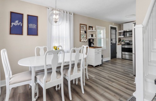 Lake Geneva Casa | Cozy Cape Cod in Lake Geneva - walking distance to Main St and Beach