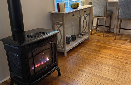 Peterborough Casa | Cozy Cape. Guest favorite. 2-bedroom house close to downtown Peterborough, NH