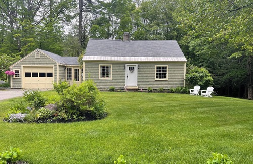 Peterborough Casa | Cozy Cape. Guest favorite. 2-bedroom house close to downtown Peterborough, NH