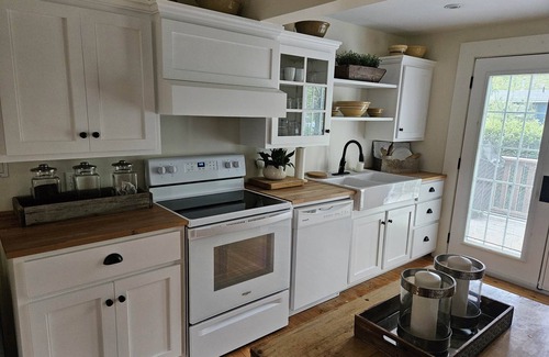 Mahone Bay Casa | Cozy Cape Located In The Beautiful Seaside Town of Mahone Bay