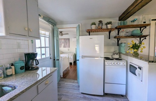 Dennis Port Cabaña | Cozy cape retreat with huge yard and deck