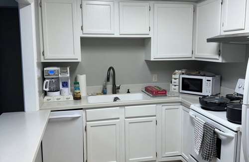 Capital View Casa | Cozy Capital View, Downtown Attractions, and Local Dining at Your Doorstep!