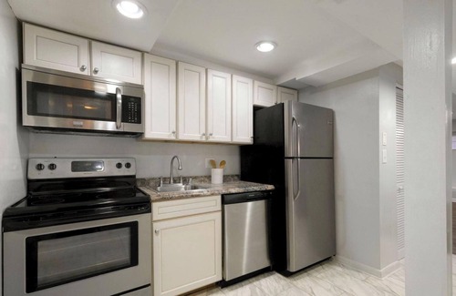Hill East Apartamento | Cozy Capitol Hill Apt 1 Minute Walk To Metro w/Parking