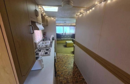 Grangetown Cabina | Cozy Cardiff Cabin Retreat sleeps 6 by Aimee