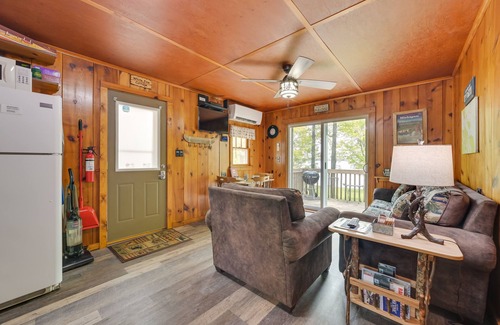 Carp Lake Cabaña | Cozy Carp Lake Cottage w / Dock, 4 Kayaks y Fire Pit