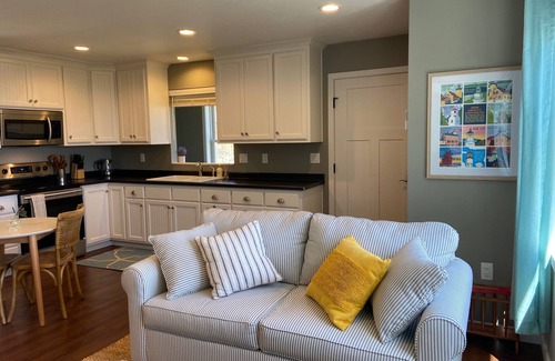 Baileys Harbor Casa | Cozy carriage house a 5 minute walk to all downtown Baileys Harbor has to offer!