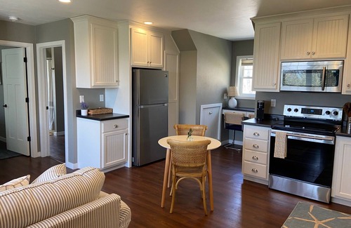 Baileys Harbor Casa | Cozy carriage house a 5 minute walk to all downtown Baileys Harbor has to offer!