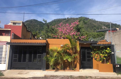 Tepic Casa | Cozy Casa Ceiba,Charming 2-bedroom house with WiFi, AC in brilliant Tepic