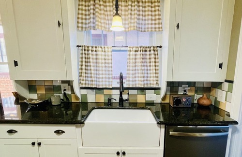 Pueblo Casa | Cozy Casa - Downtown by Beautiful Park & Riverwalk