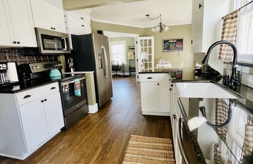 Pueblo Casa | Cozy Casa - Downtown by Beautiful Park & Riverwalk
