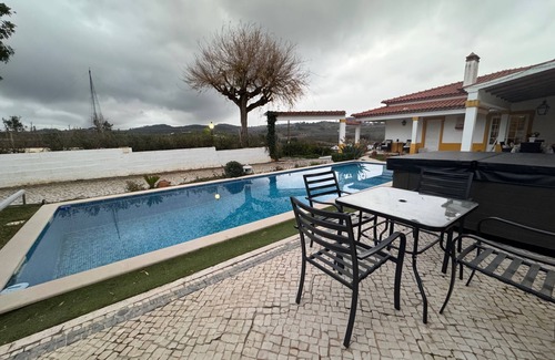 Alcobaca Casa | Cozy Casa Vimeiro Retreat