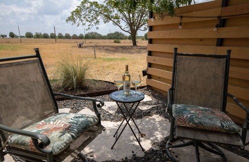 Stonewall Apartamento | Cozy Casita! In Texas Famous 290 Winery Corridor!