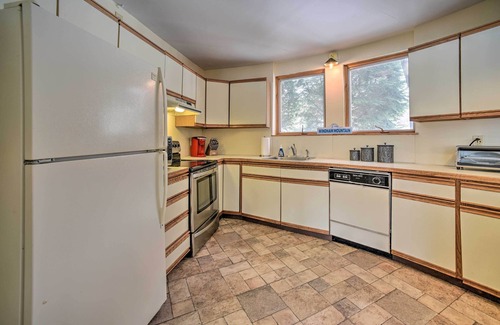 Windham Casa | Cozy Catskills Getaway w/ Yard & Mtn Views!