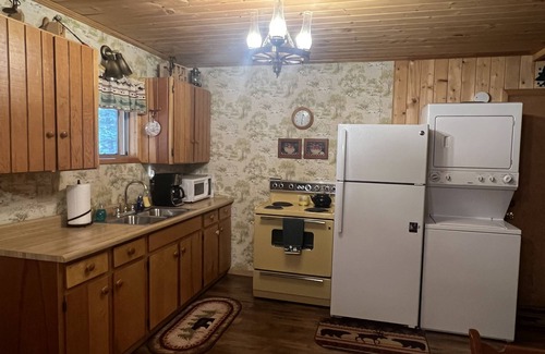 Meadow View Heights Cabina | Cozy Cedar Mountain Cabin near lakes and National Parks