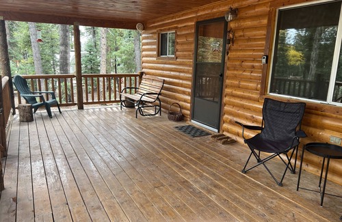 Meadow View Heights Cabina | Cozy Cedar Mountain Cabin near lakes and National Parks
