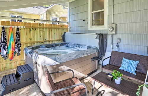 Cedar Rapids Casa | Cozy Cedar Rapids Abode w/ Private Hot Tub