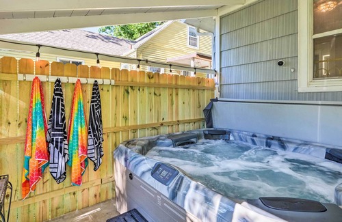 Cedar Rapids Casa | Cozy Cedar Rapids Abode w/ Private Hot Tub
