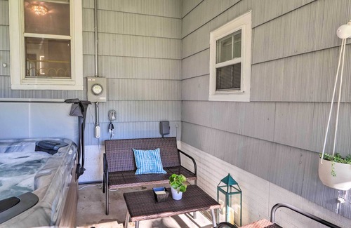 Cedar Rapids Casa | Cozy Cedar Rapids Abode w/ Private Hot Tub