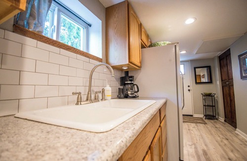 Central Area Casa | Cozy Cellar Retreat in 1900's Bungalow