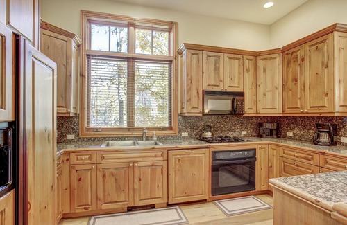 Edwards Condominio | Cozy & Central Arrowhead Ge Townhome, 3br, Sleeps 6 3 Bedroom Townhouse by RedAwning