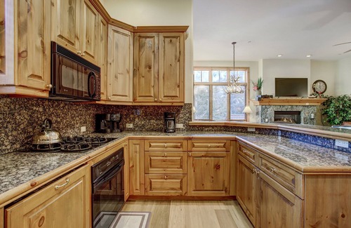 Edwards Condominio | Cozy & Central Arrowhead Ge Townhome, 3br, Sleeps 6 3 Bedroom Townhouse by RedAwning