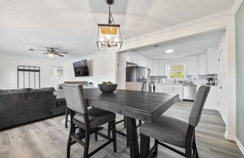 Powder Springs Casa | Cozy & Central Family Friendly 3BR Near Six Flags!