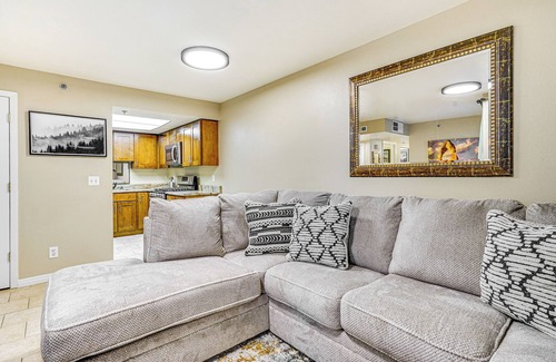 East Central Condominio | Cozy & Centrally Located SLC Condo w/ Balcony!