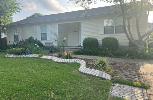 Conway Casa | Cozy centrally located 4-bedroom house in Conway.