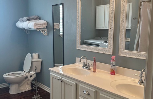 Conway Casa | Cozy centrally located 4-bedroom house in Conway.
