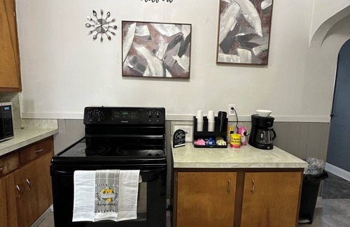 Downtown Toledo Casa | Cozy & Centrally Located - Your Glass City Retreat!