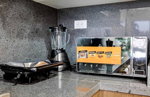 Evaristo Morales Apartamento | Beautiful City Center 1BR Condo, Full AC, Fast Wi-Fi, King Bed, Pool.