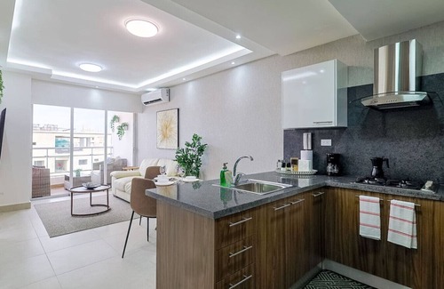 Evaristo Morales Apartamento | Beautiful City Center 1BR Condo, Full AC, Fast Wi-Fi, King Bed, Pool.