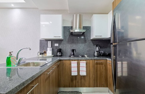 Evaristo Morales Apartamento | Beautiful City Center 1BR Condo, Full AC, Fast Wi-Fi, King Bed, Pool.