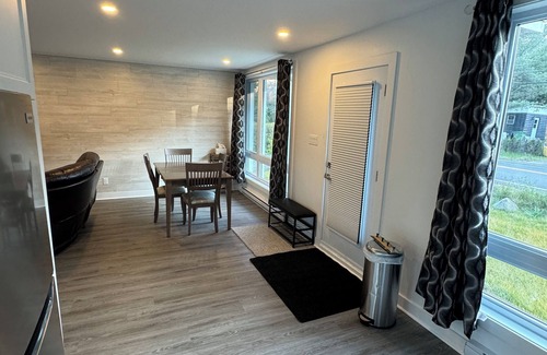 St-Adolphe-d'Howard Chalet De Esquí | Cozy Chalet near all ski hills and lakes