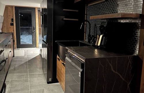 Ludlow Chalet De Esquí | Cozy Chalet 2 min drive to Okemo Base and Downtown, and 5 min to Jackson Gore.