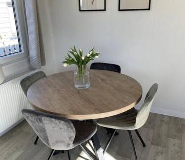 Petten Chalet De Esquí | Cozy Chalet at the Beach in Petten, Netherlands