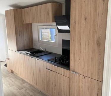 Petten Chalet De Esquí | Cozy Chalet at the Beach in Petten, Netherlands
