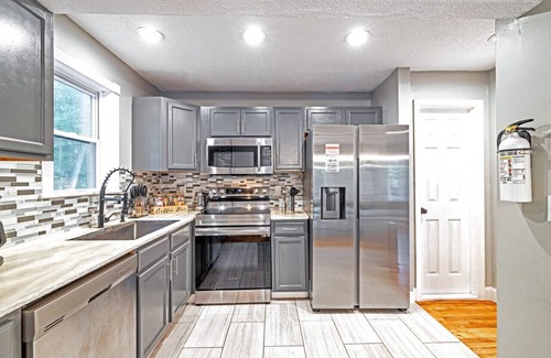 East Stroudsburg Casa | Cozy Chalet +Game Rm & Fireplace