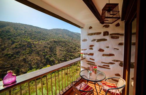 Laroya Casa | Cozy Chalet in Laroya + Pool