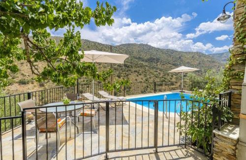Laroya Casa | Cozy Chalet in Laroya + Pool