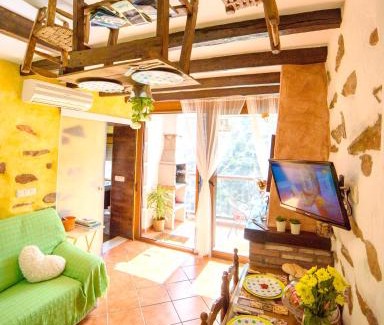 Laroya Casa | Cozy Chalet in Laroya + Pool