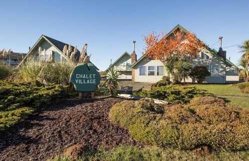 Ocean Shores Chalet De Esquí | Cozy Chalet in Ocean Shores located within steps from the beach