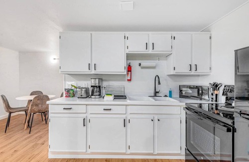 Ocean Shores Chalet De Esquí | Cozy Chalet in Ocean Shores located within steps from the beach