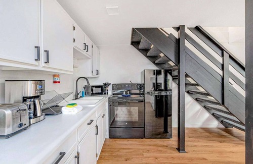 Ocean Shores Chalet De Esquí | Cozy Chalet in Ocean Shores located within steps from the beach