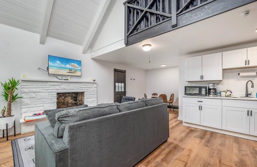 Ocean Shores Chalet De Esquí | Cozy Chalet in Ocean Shores located within steps from the beach