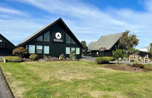 Ocean Shores Chalet De Esquí | Cozy Chalet in Ocean Shores located within steps from the beach