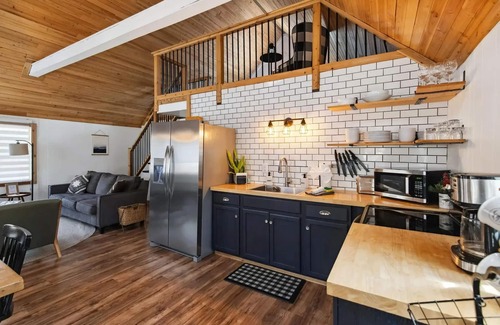 Locust Lake Village Chalet De Esquí | Cozy Chalet in Pocono Lake.